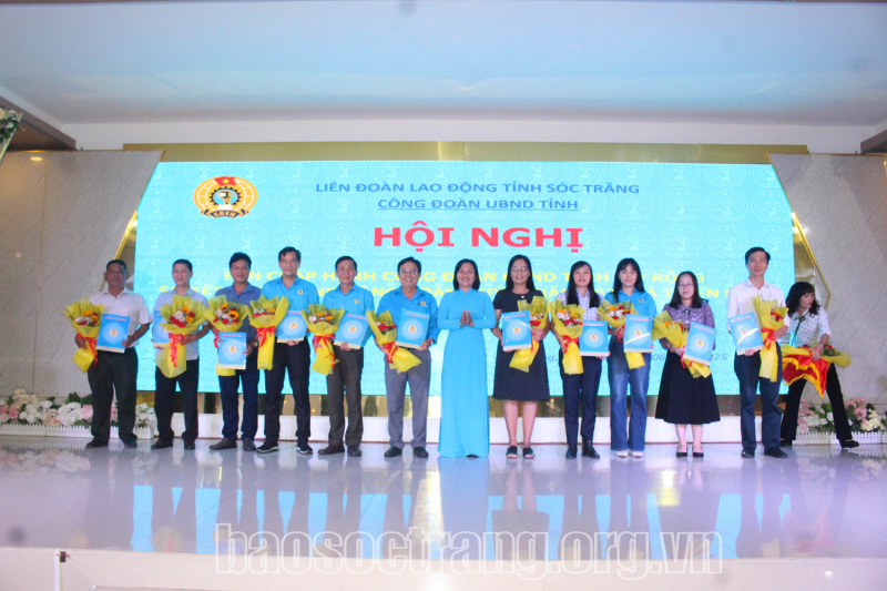 Công bố kết thúc hoạt động các công đoàn cơ sở cơ quan hành chính, đơn vị sự nghiệp hưởng 100% lương từ ngân sách nhà nước