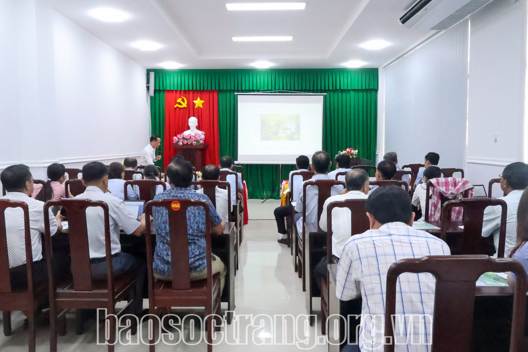 Nâng cao năng lực ứng dụng công nghệ thông tin - truyền thông cho người làm công tác dân tộc