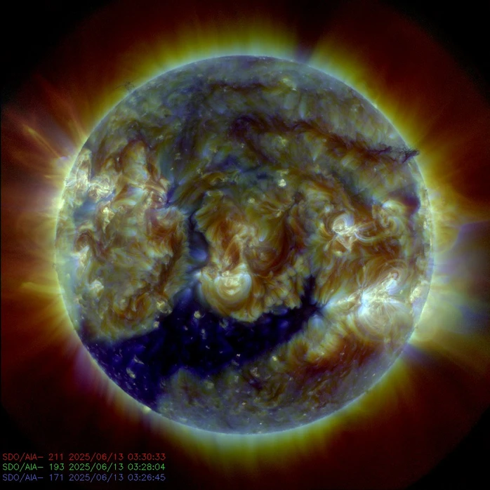 Vết đen khổng lồ xuất hiện, ngày 14-6 sẽ tác động đến Trái Đất