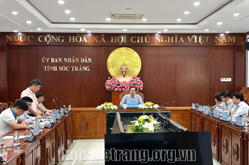 Lãnh đạo UBND tỉnh nghe báo cáo tình hình thi công dự án cấp điện cho huyện Côn Đảo