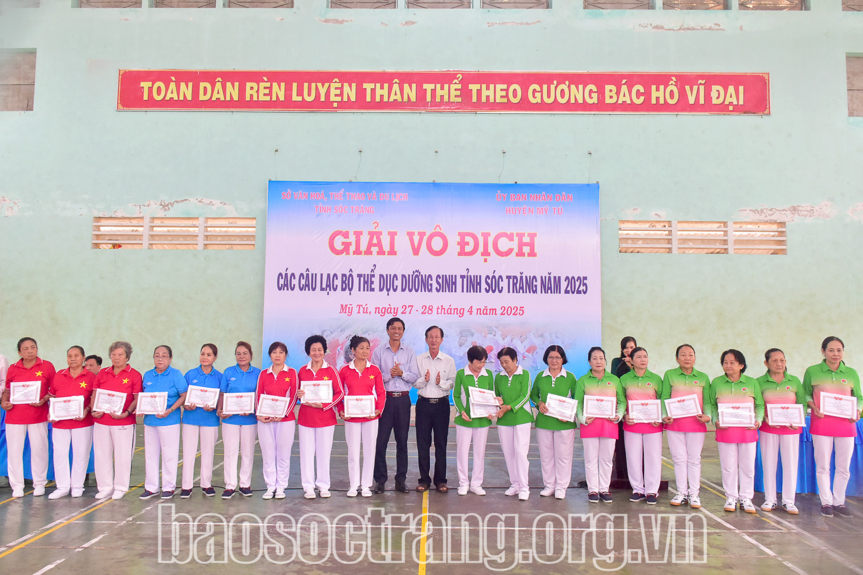 Niềm vui tỏa sáng của tuổi già