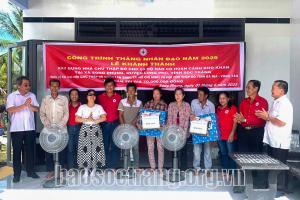 Bàn giao nhà chữ thập đỏ cho 3 hộ khó khăn ở xã Song Phụng