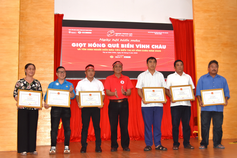 “Hành trình Đỏ - Kết nối dòng máu Việt”