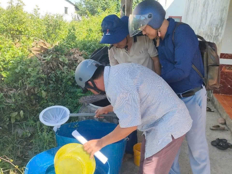 ដំណាក់សុខាភិបាលឃុំទ្រុងប៊ិញជំរុញយុទ្ធនាការកម្ចាត់ដង្កូវទឹក