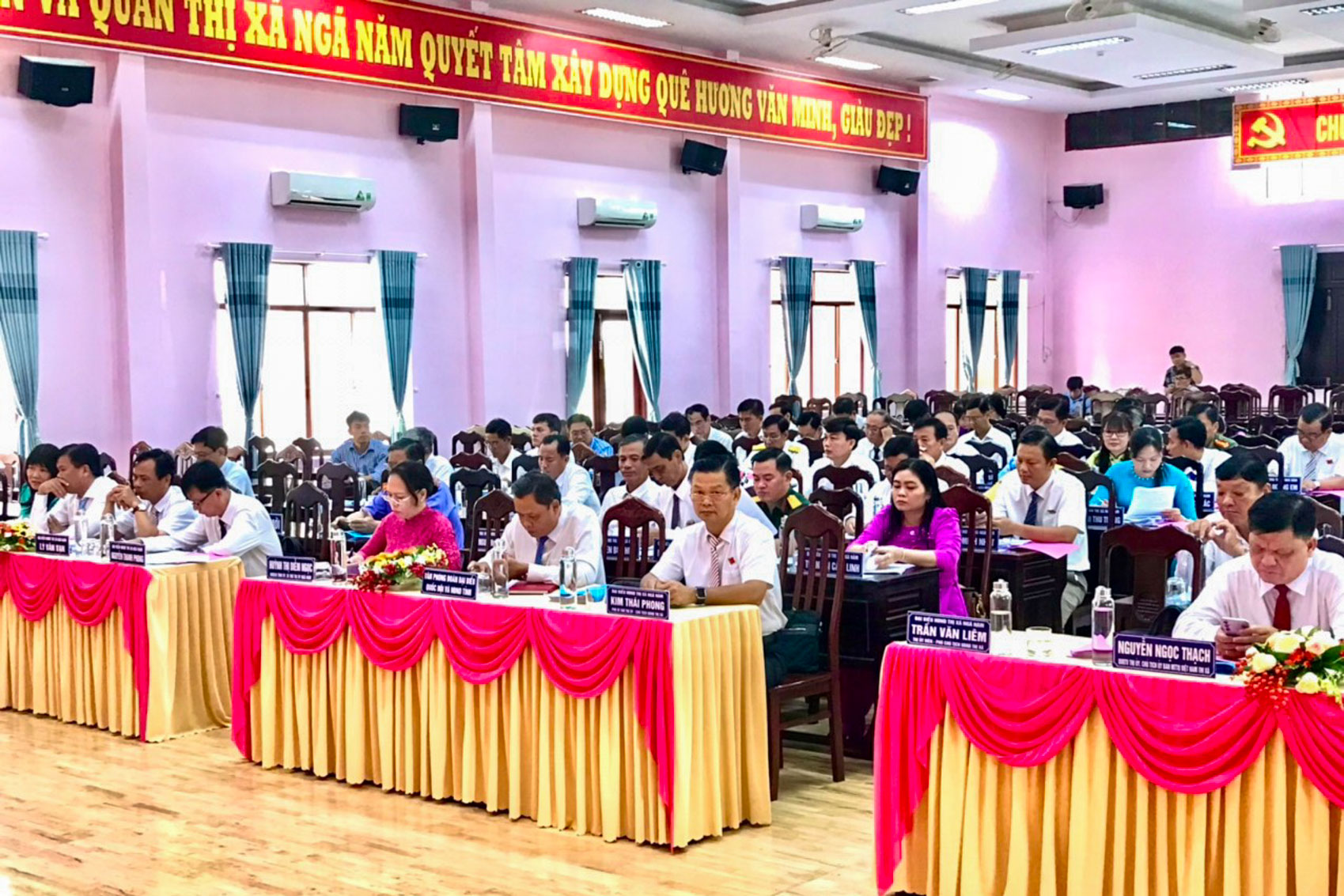 HĐND thị xã Ngã Năm thông qua 7 nghị quyết tại kỳ họp thứ 13