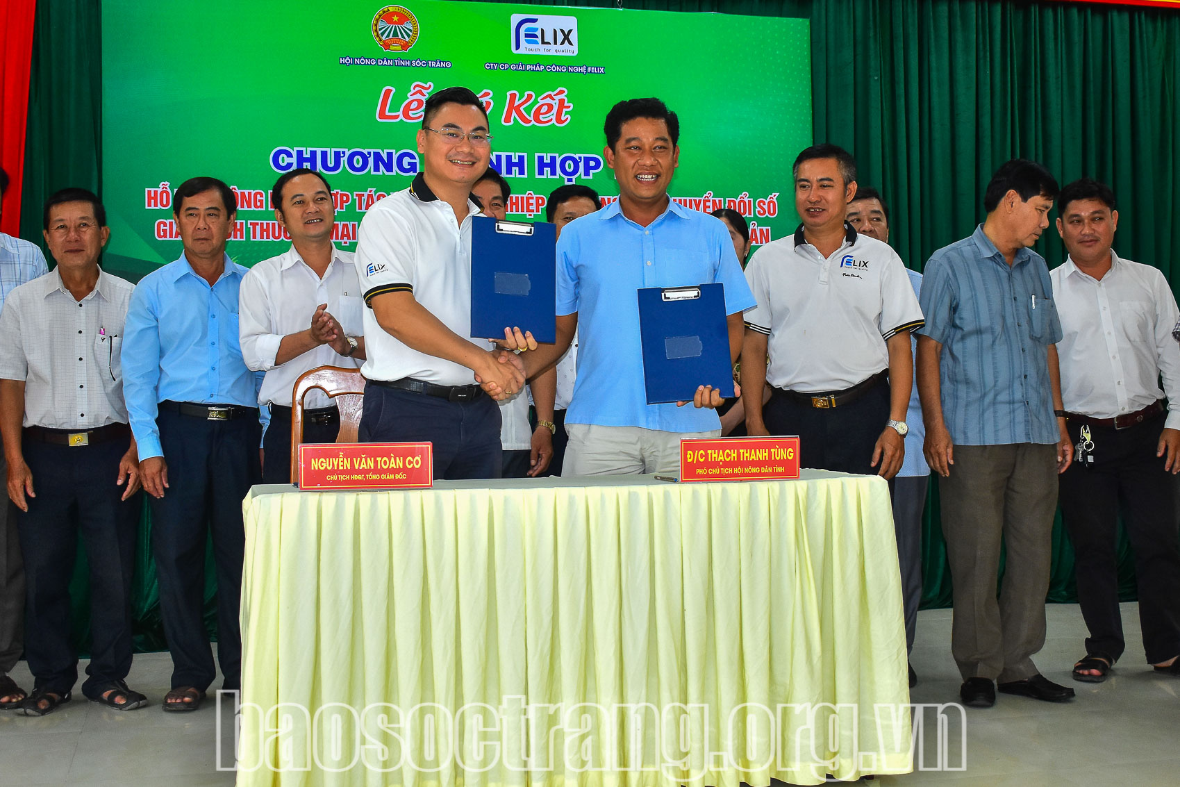 Ký kết bản ghi nhớ hợp tác hỗ trợ nông dân lên sàn thương mại điện tử