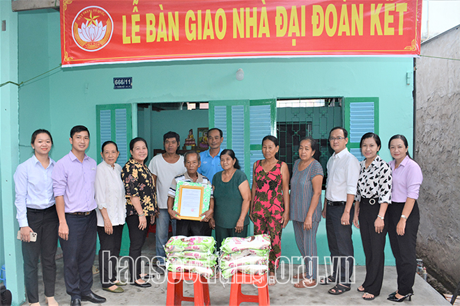 Bàn giao nhà đại đoàn kết tại phường 4