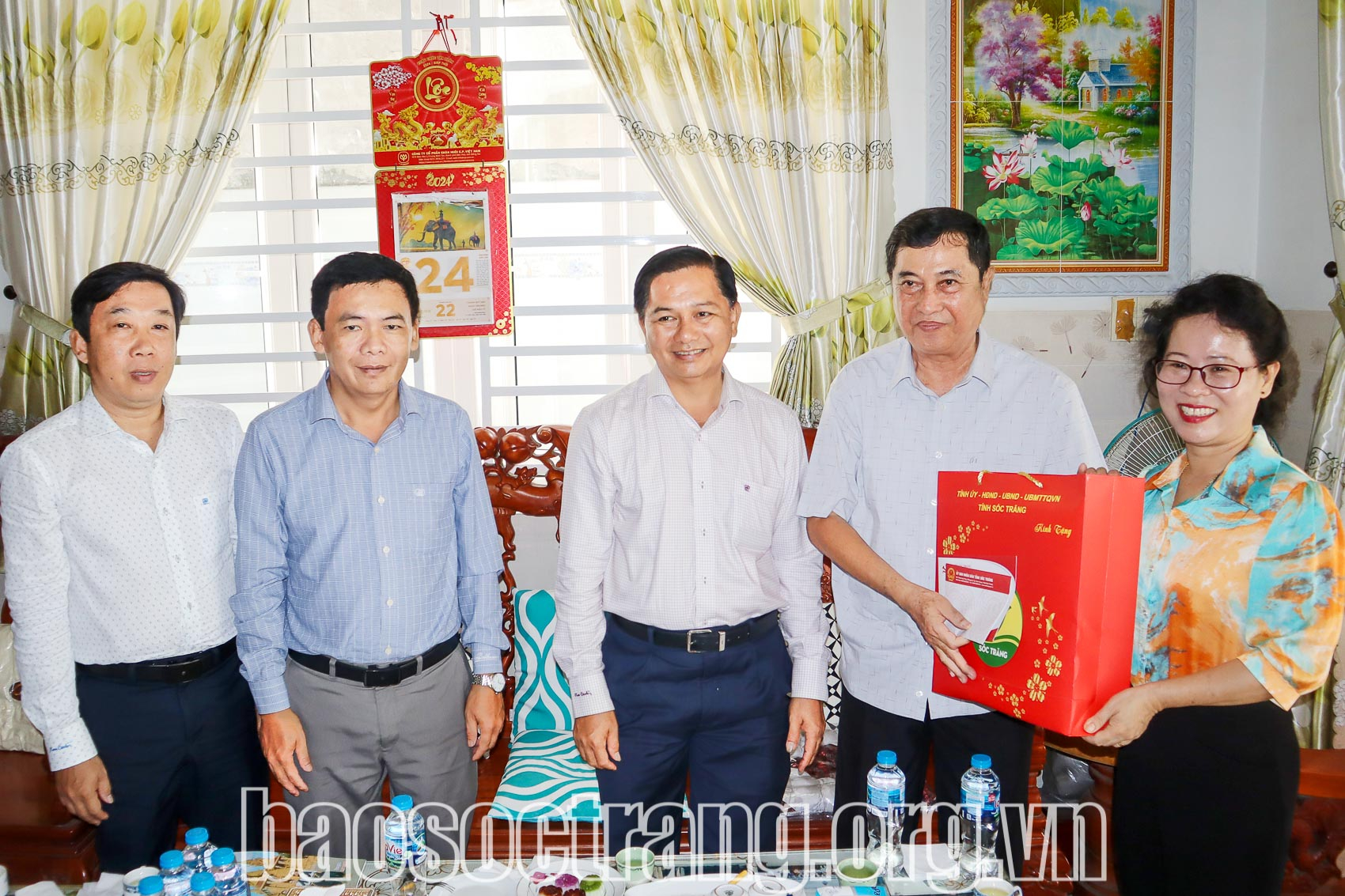 Chủ tịch UBND tỉnh: Thăm, tặng quà gia đình chính sách, cán bộ hưu trí nhân dịp Lễ Sene Đôn Ta năm 2024 tại Cần Thơ