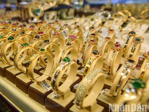 Giá vàng ngày 11/9: Vàng nhẫn phục hồi trở lại mức đỉnh