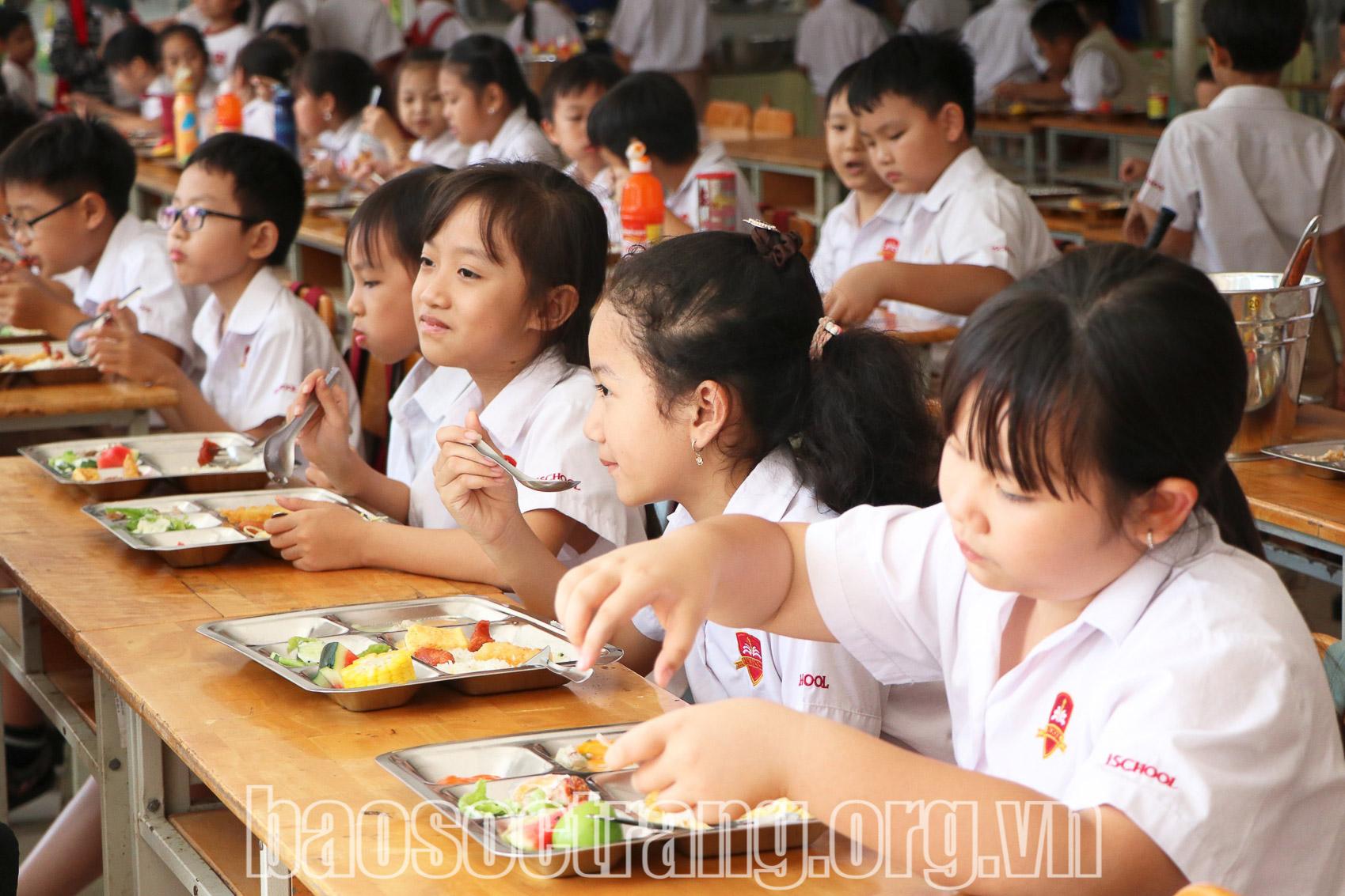 Trường Tiểu học, Trung học cơ sở và Trung học phổ thông iSchool Sóc Trăng là một trong những đơn vị thực hiện tốt an toàn thực phẩm trong trường học. Ảnh: HOÀNG PHÚC