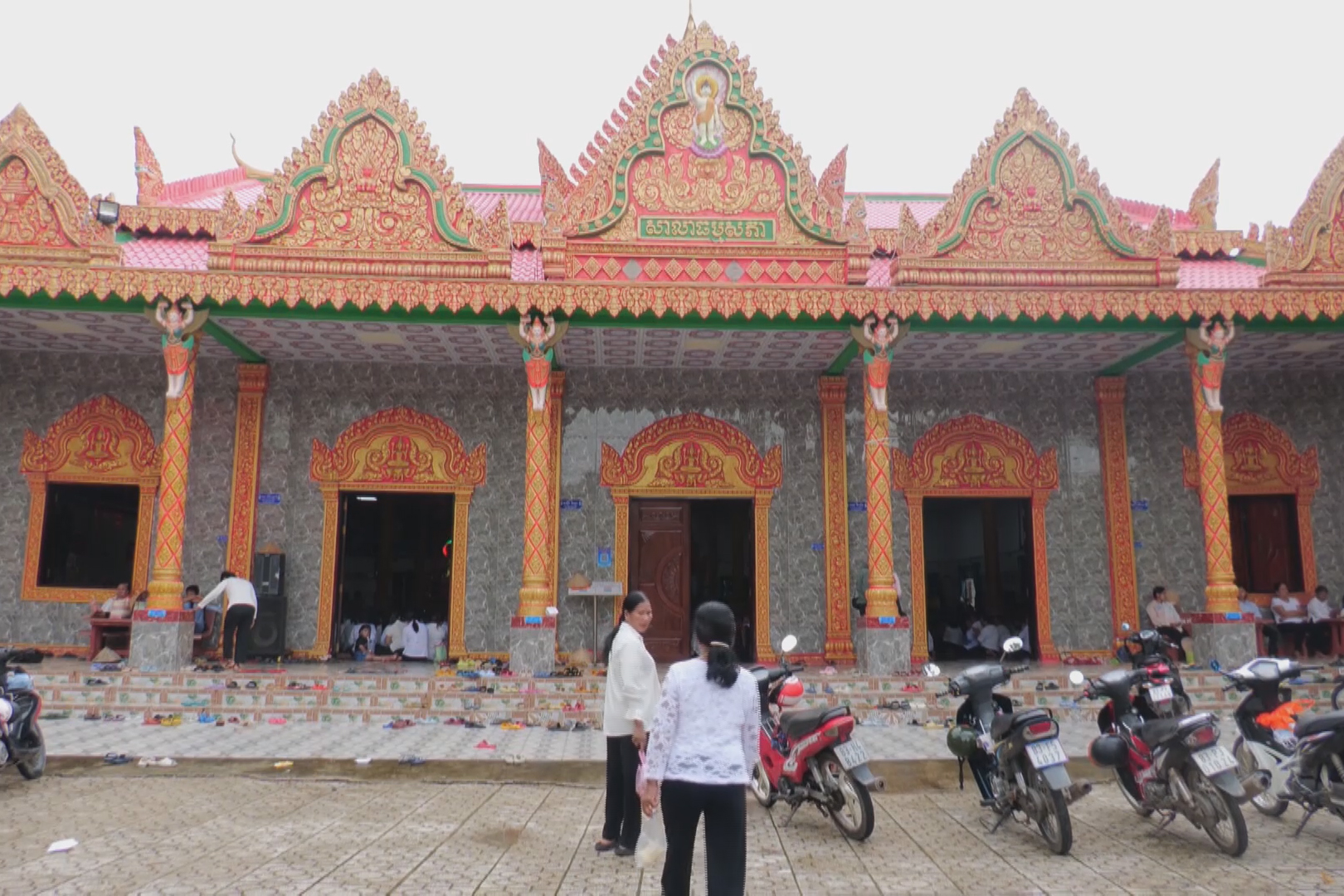 Media មាមីង​ជន​រួមជាតិ​ខ្មែរ​ទទួល​បុណ្យ​សែន​ដូន​តា​ប្រកបដោយ​ភាព​សប្បាយ​រីក​រាយ