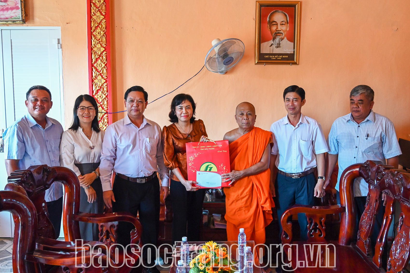 Thăm, tặng quà chùa Đay Tà Suốs dịp Lễ Sene Đôn Ta năm 2024