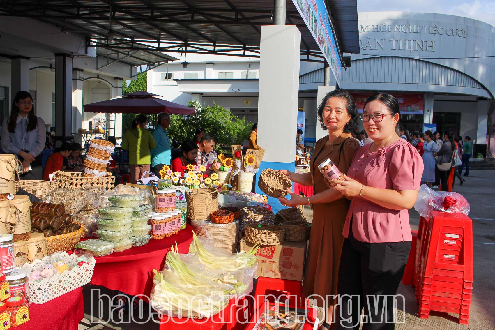 Các cấp hội phụ nữ trong tỉnh Sóc Trăng đã tạo điều kiện để chị em phụ nữ khởi nghiệp với các mô hình, sản phẩm độc đáo để nâng cao quyền năng phụ nữ. Ảnh: SỚM MAI