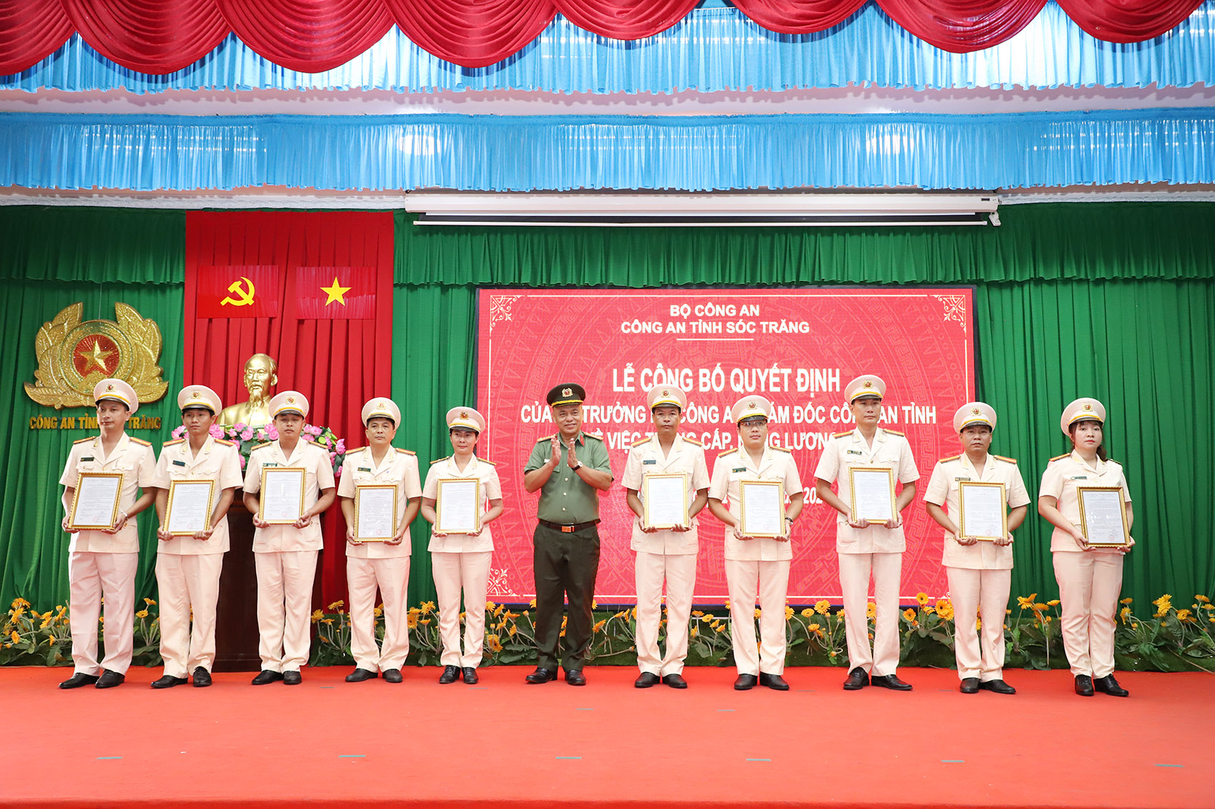 Công an Sóc Trăng công bố quyết định thăng cấp, nâng lương năm 2024