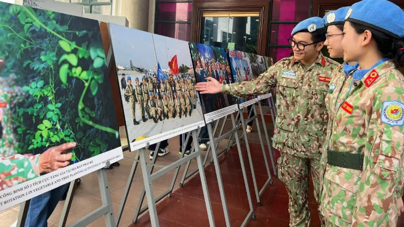 Khai mạc Triển lãm ảnh “Nữ quân nhân Việt Nam với hoạt động gìn giữ hòa bình Liên hợp quốc”