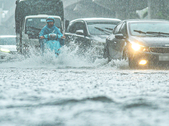 Bão Trami khả năng hướng vào miền Trung, gây mưa lớn diện rộng