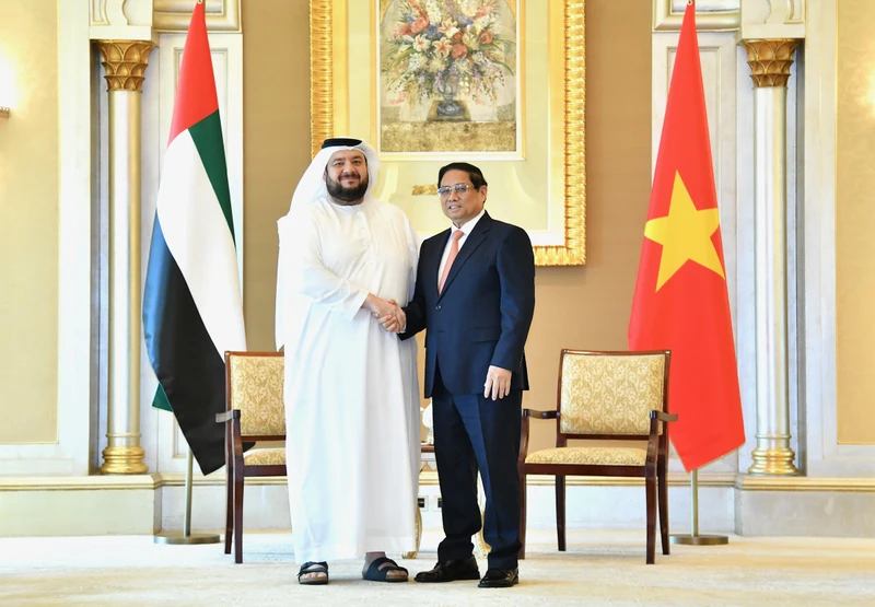 Thủ tướng Chính phủ Phạm Minh Chính và Bộ trưởng Đầu tư UAE Mohammed Bin Hassan Al Suwaidi (Ảnh: Thanh Giang).