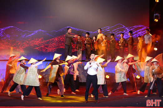 Trọng thể lễ kỷ niệm 110 năm Ngày sinh đồng chí Lý Tự Trọng