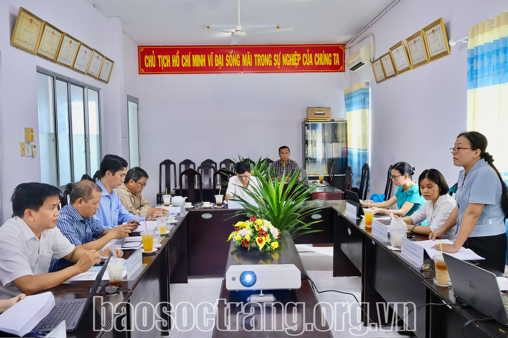 Quang cảnh cuộc họp. Ảnh: HỒNG TƠ