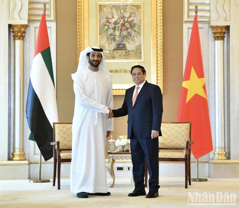 Thủ tướng Phạm Minh Chính và Bộ trưởng Kinh tế UAE Abdulla Bin Touq Al Marri. (Ảnh: Thanh Giang)