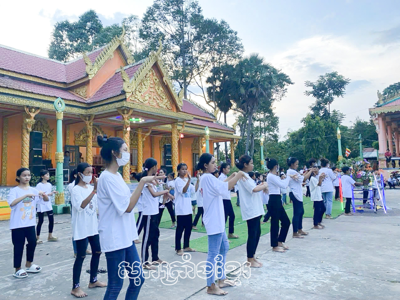 ក្រុមរាំវត្តសោភ័ណរង្សីបឹងក្រចាប់ថ្មីបានបង្កើឡើងដោយឡឹមធីហូវ