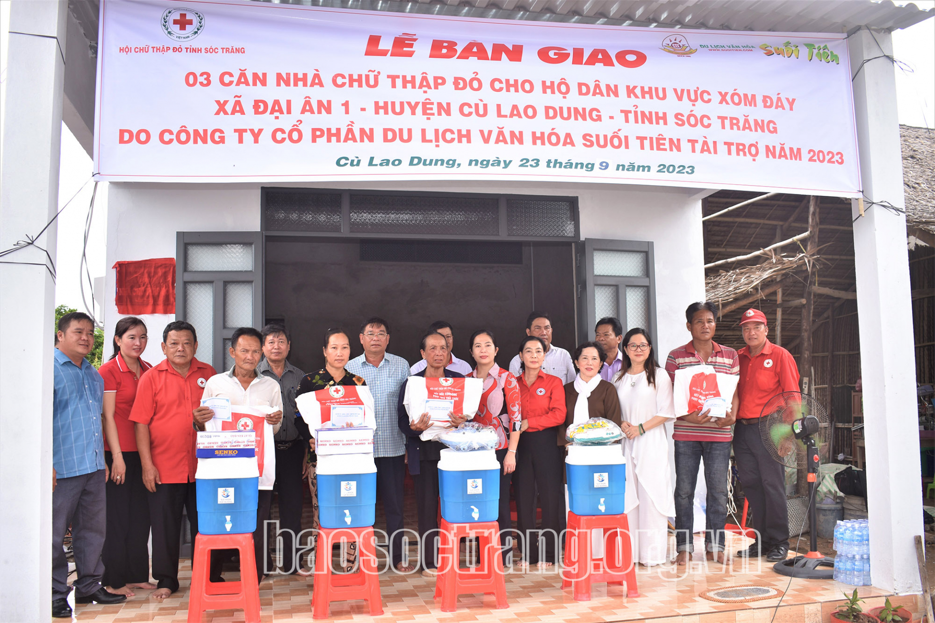 Bàn giao 4 căn nhà chữ thập đỏ cho hộ có hoàn cảnh khó khăn ở xã Đại Ân 1