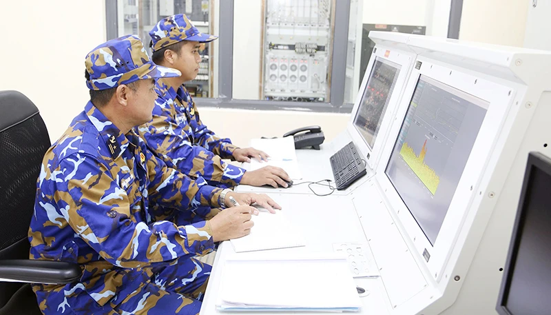 "Mắt thần" trên đỉnh Côn Sơn