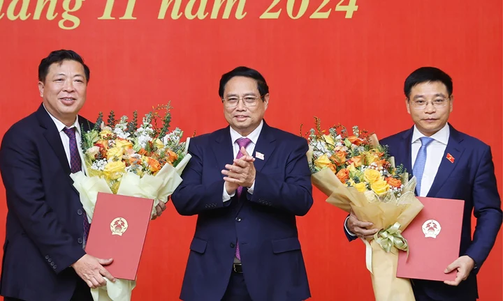 Thủ tướng trao quyết định bổ nhiệm, giao nhiệm vụ cho 2 tân Bộ trưởng