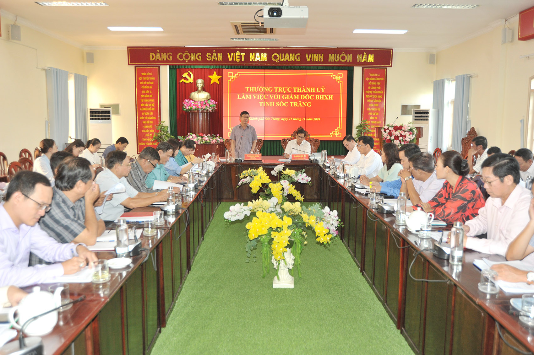 Tiếp tục tăng cường tuyên truyền, vận động người dân tham gia bảo hiểm y tế tự nguyện