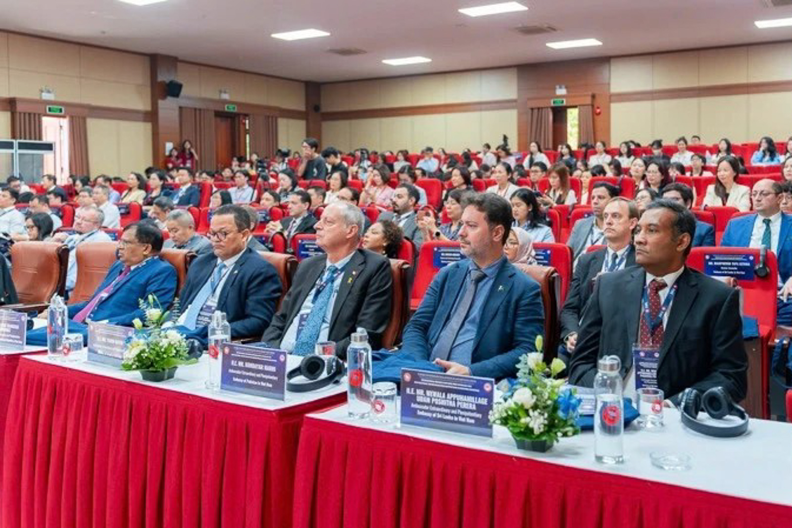 Sinh viên tiếp cận nền giáo dục quốc tế chất lượng cao mà không cần du học