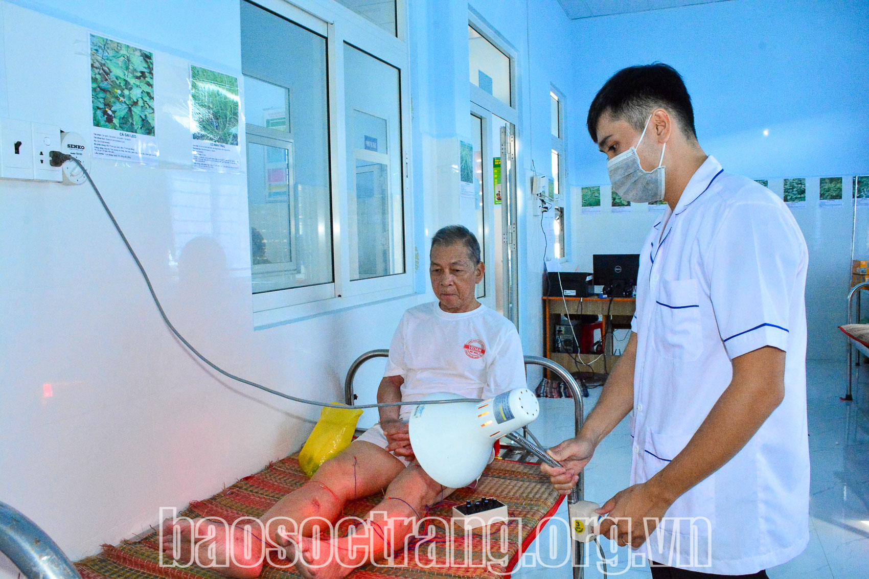 Trạm Y tế thị trấn Hưng Lợi phát huy khám, chữa bệnh bằng y học cổ truyền. Ảnh: HOÀNG PHÚC