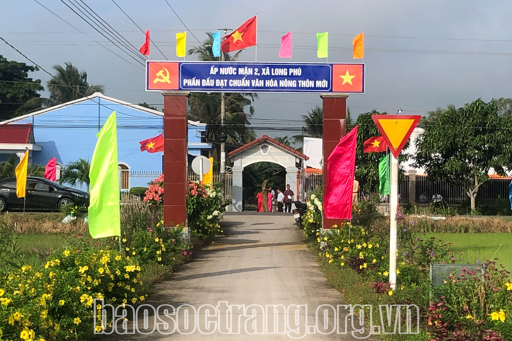 Đường nông thôn xã Long Phú, huyện Long Phú (Sóc Trăng) được đầu tư xây dựng khang trang. Ảnh: KIM NGỌC