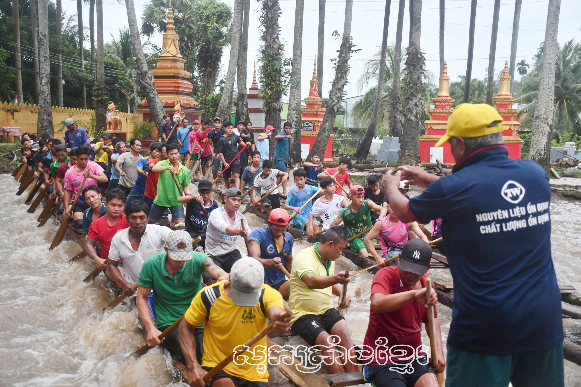 ជនរួមជាតិខ្មែរតែងពង្រីកនិងអភិរក្សលក្ខណៈវប្បធម៌ប្រពៃណីក្នុងជីវភាពរស់នៅ។