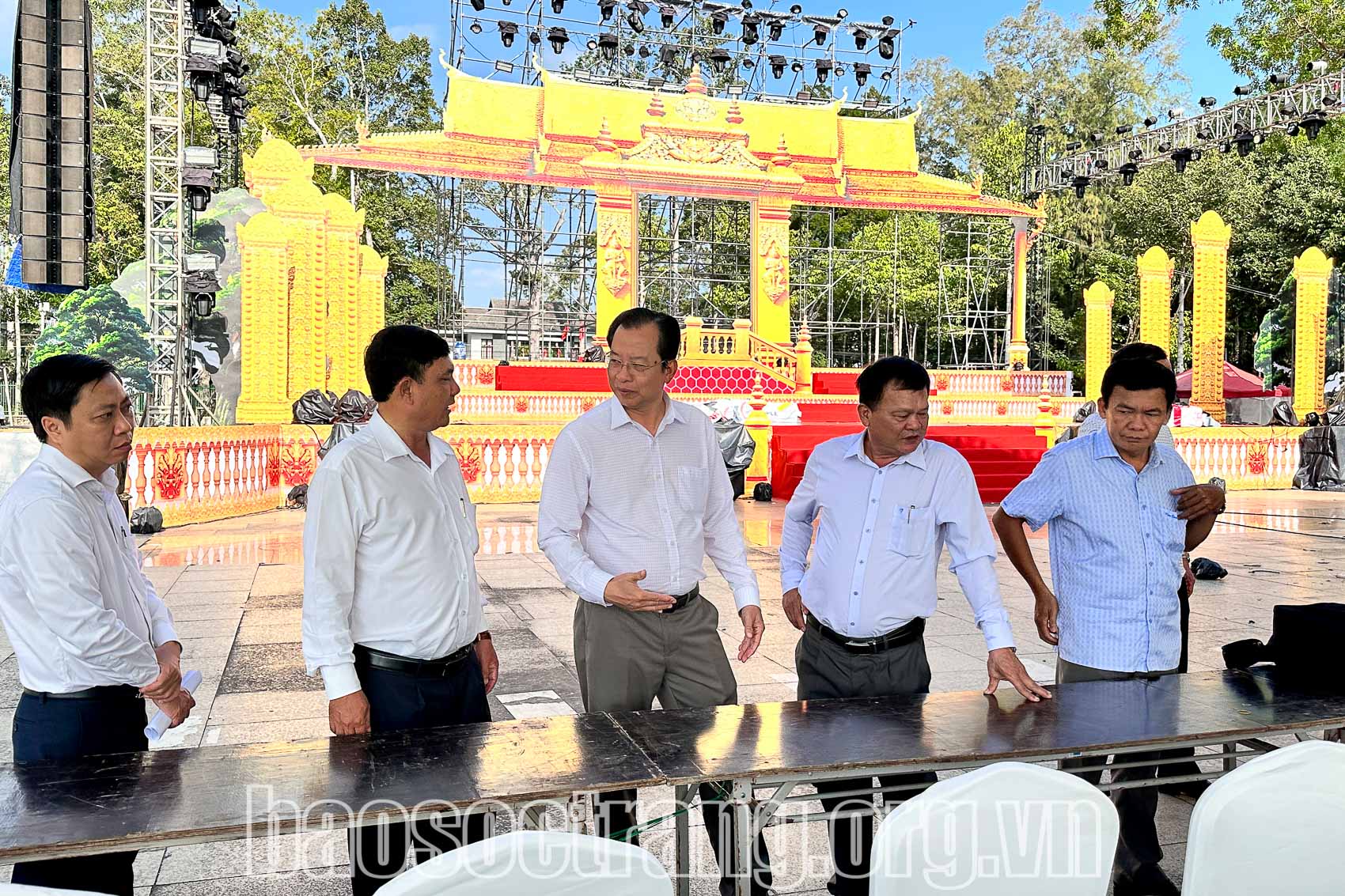 Phó Chủ tịch UBND tỉnh Vương Quốc Nam kiểm tra công tác chuẩn bị phục vụ Lễ hội Oóc om bóc - Đua ghe Ngo Sóc Trăng