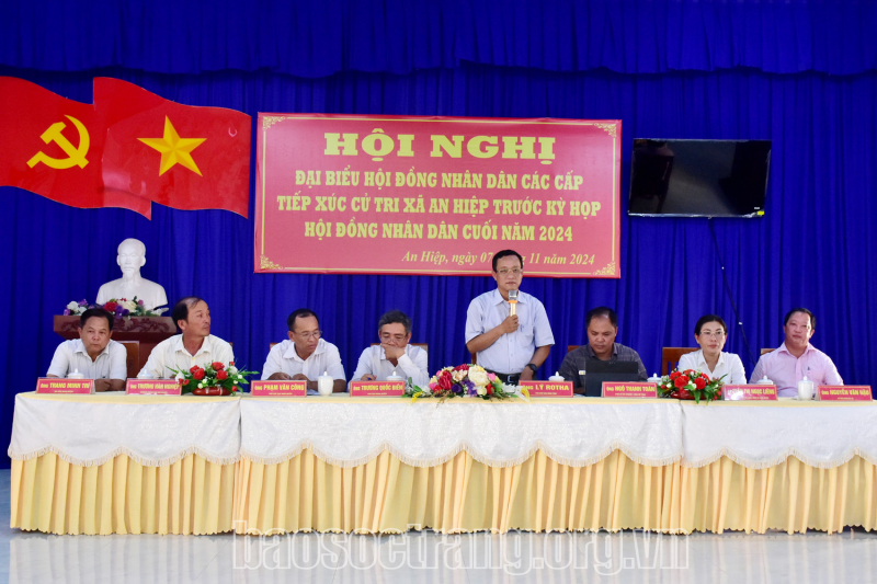 Cử tri xã An Hiệp kiến nghị mở rộng nâng cấp lộ giao thông