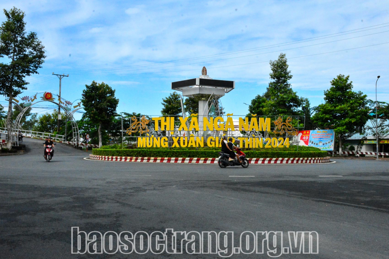 Những nẻo đường trên tuyến Quốc lộ Quản lộ Phụng Hiệp