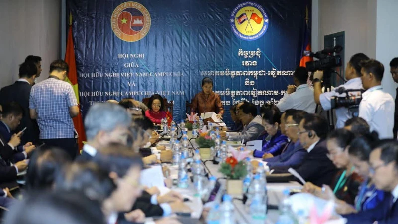 Việt Nam và Campuchia tăng cường hoạt động của Hội Hữu nghị
