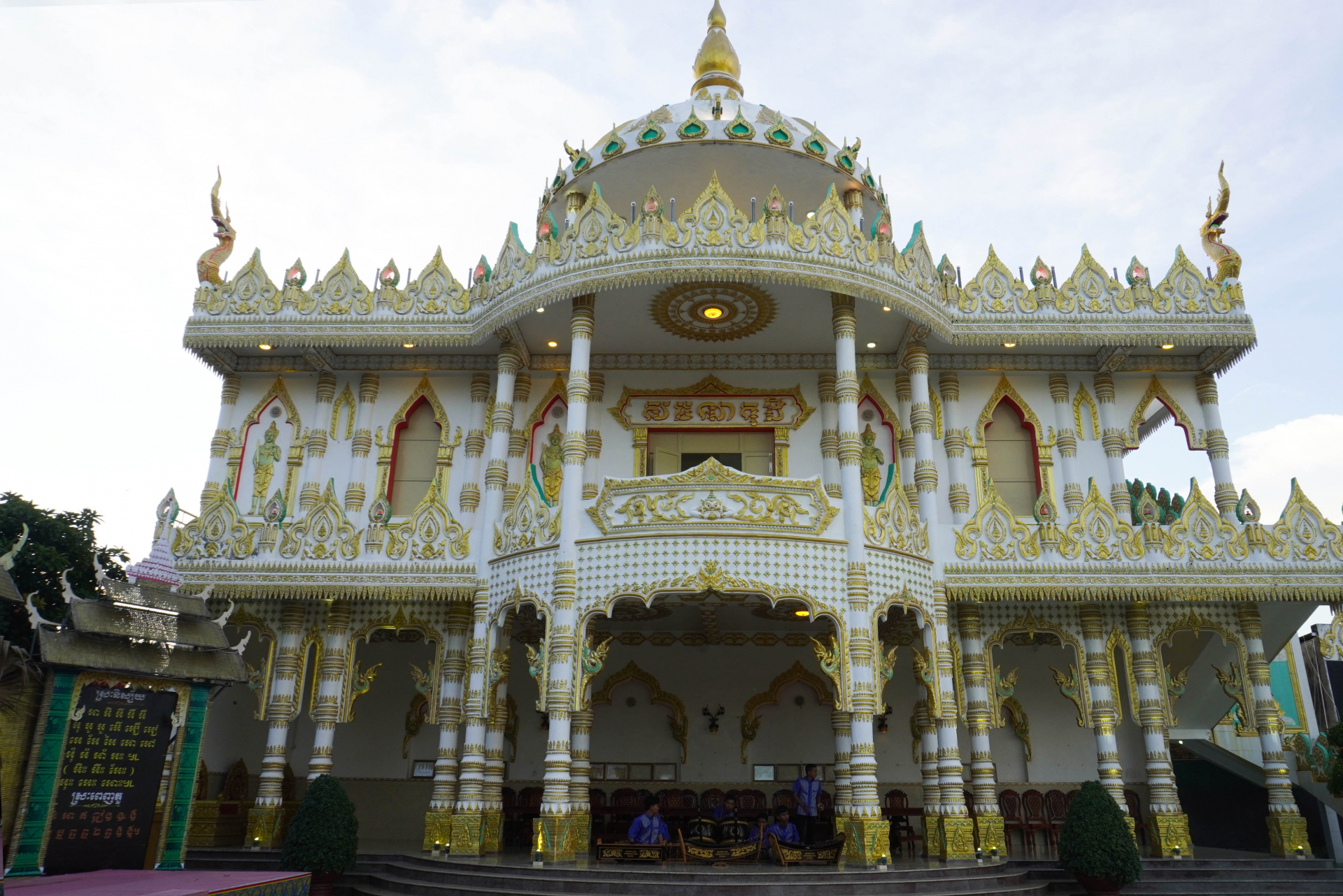 លក្ខណៈពិសេសនៃវត្តពាមបួនថ្មី