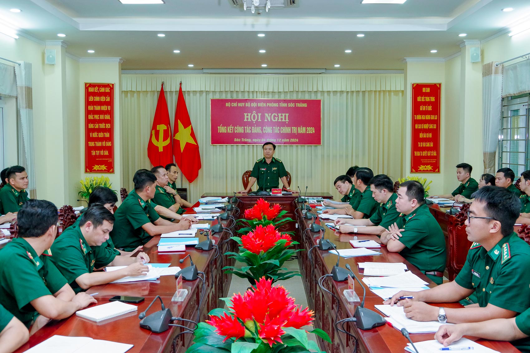 Đại tá Nguyễn Trìu Mến – Tỉnh ủy viên, Bí thư Đảng ủy, Chính ủy BĐBP tỉnh phát biểu chỉ đạo hội nghị.