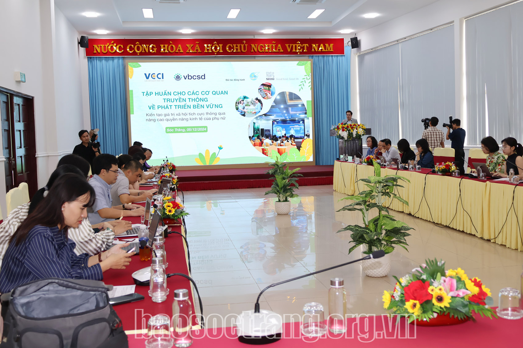 “Kiến tạo giá trị xã hội tích cực thông qua nâng cao quyền năng kinh tế của phụ nữ”