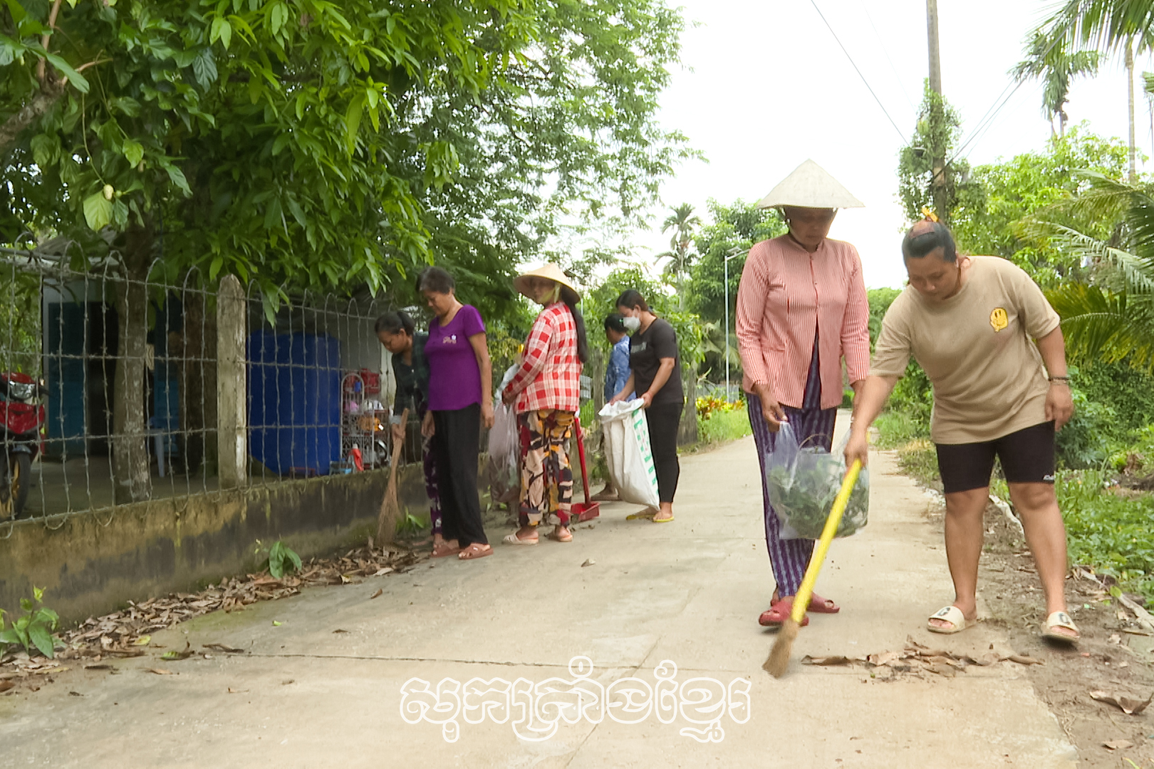 ក្រុមនារីភូមិព្រែកពិន្ទងព្រួតដៃកសាងបរិស្ថានបៃតង ស្អាត