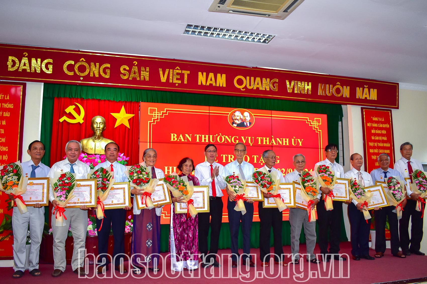 Thành ủy Sóc Trăng trao Huy hiệu Đảng đợt 2/9 cho 25 đồng chí