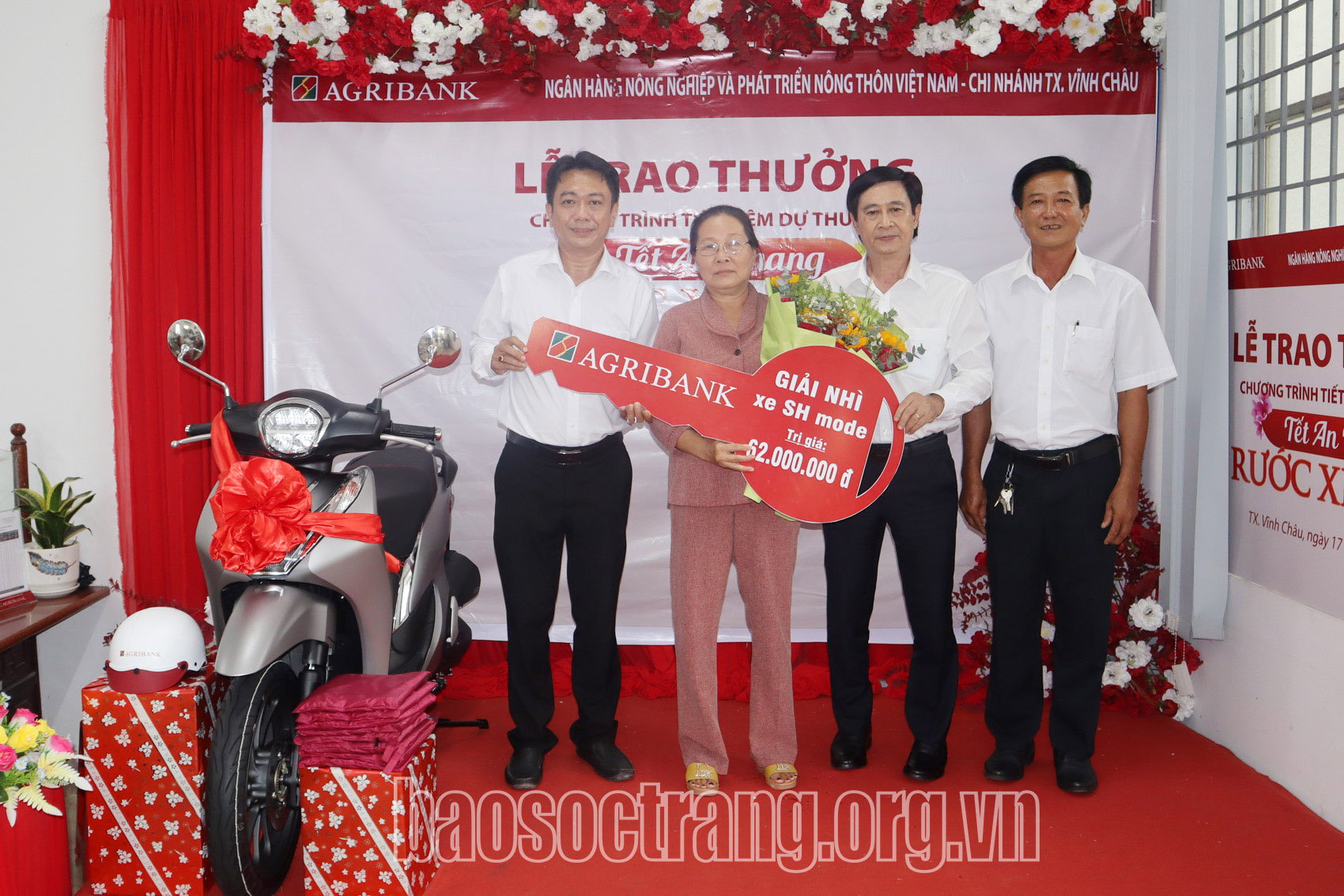 Trao thưởng chương trình tiết kiệm dự thưởng “Tết an khang - rước xế sang”
