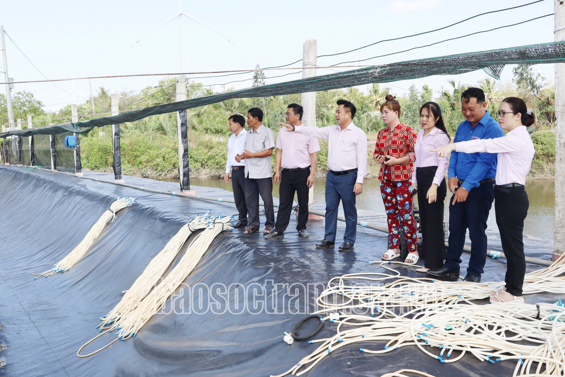 Khảo sát thực tế một số hộ dân vay vốn sản xuất tại thị xã Vĩnh Châu