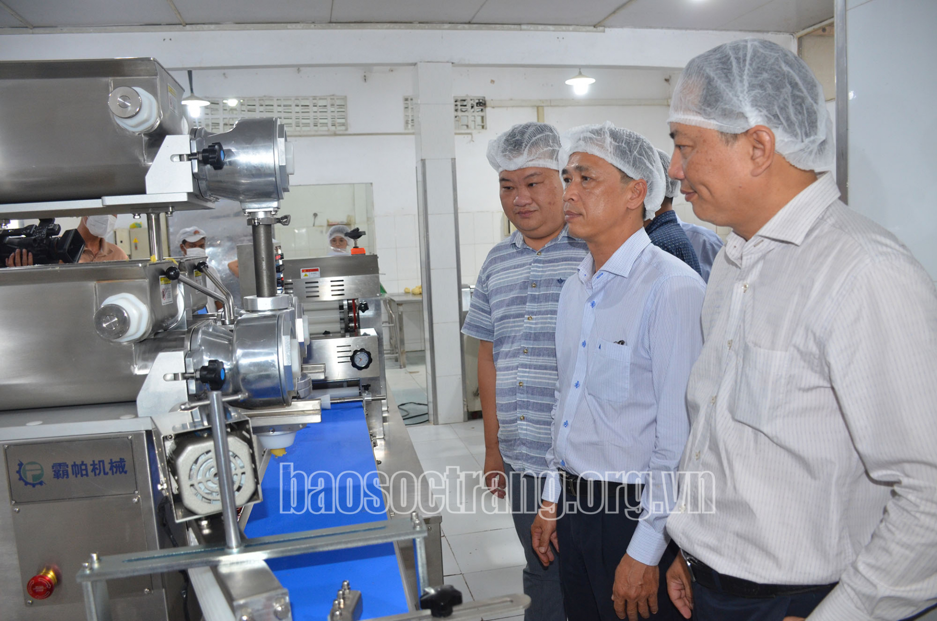 Hỗ trợ cụm máy gói bánh, bao nhân tự động cho doanh nghiệp sản xuất bánh pía