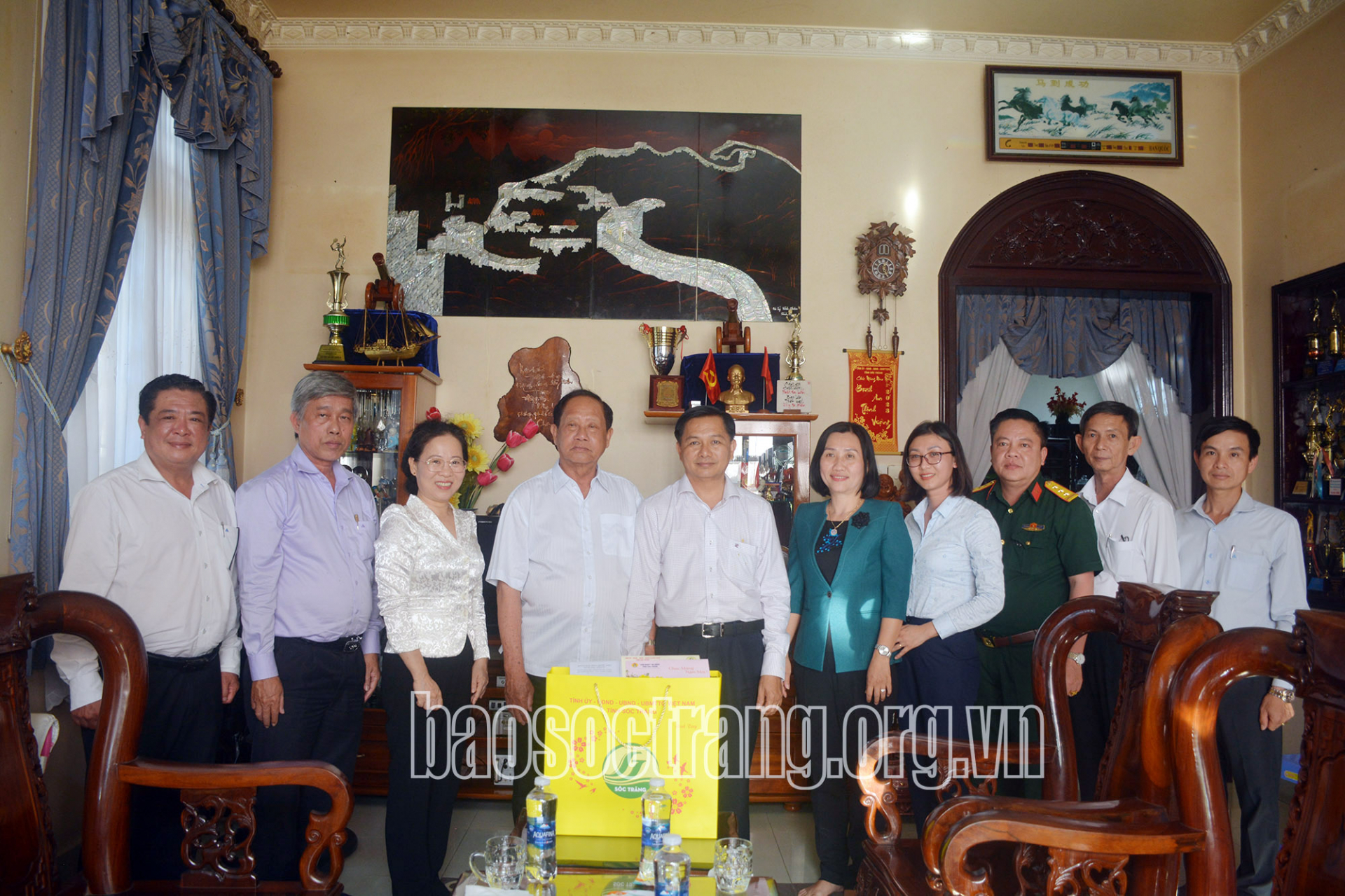 Chủ tịch UBND tỉnh Trần Văn Lâu thăm và chúc tết Nguyên đán năm 2024 cán bộ hưu trí