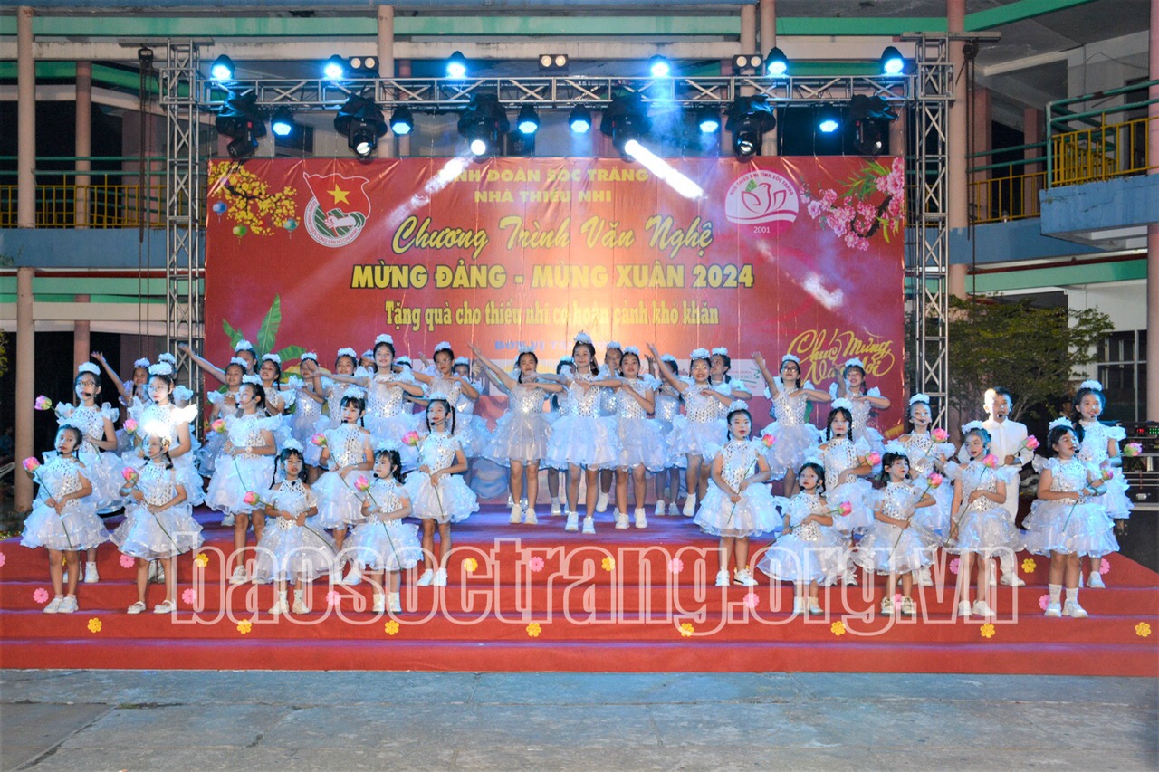 Sôi nổi đêm văn nghệ “Xuân sẻ chia - Tết yêu thương”