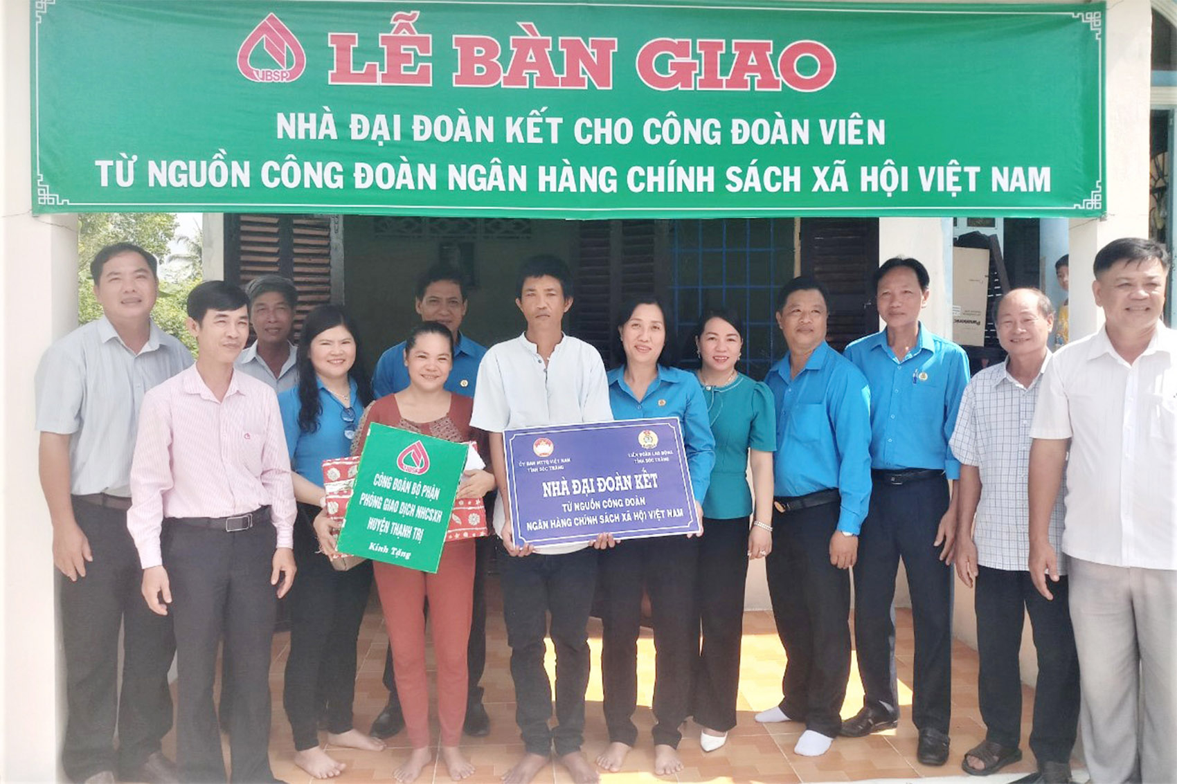 Bàn giao nhà đại đoàn kết cho đoàn viên nghiệp đoàn vận tải