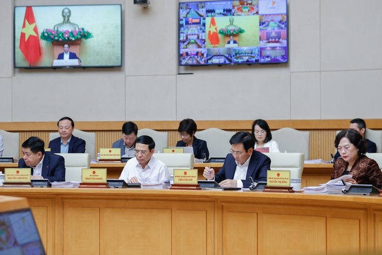 Thủ tướng: C&agrave;ng kh&oacute; khăn, th&aacute;ch thức, &aacute;p lực th&igrave; c&agrave;ng bản lĩnh, nỗ lực, phấn đấu vươn l&ecirc;n mạnh mẽ- Ảnh 7.