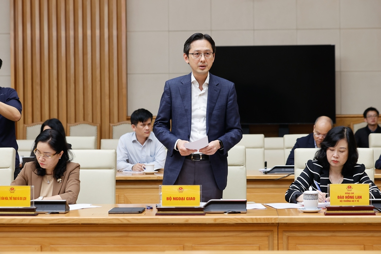 Thủ tướng: Đề nghị ph&iacute;a Hoa Kỳ ho&atilde;n &aacute;p thuế với Việt Nam &iacute;t nhất 45 ng&agrave;y- Ảnh 5.